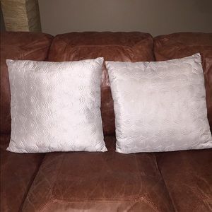 Silver Pillows